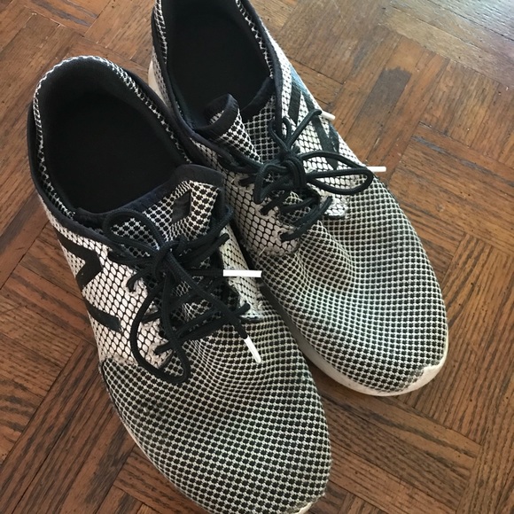 New balance sneakers - Picture 2 of 5